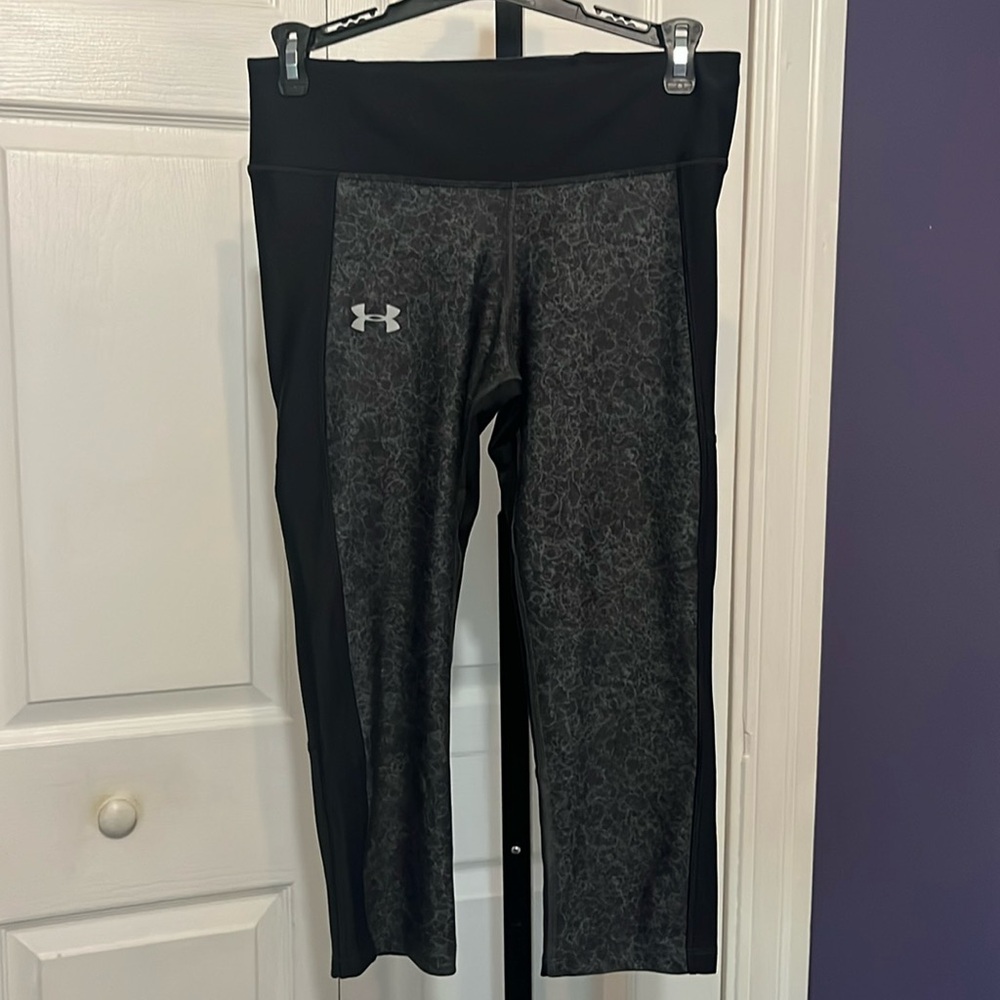 WOMEN’S SZ MED UNDER ARMOUR COMPRESSION LEGGINGS.  NWOT. #312